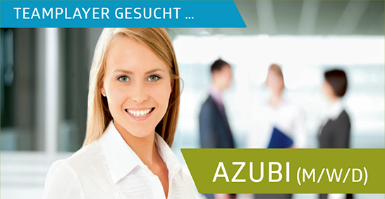 Teamplayer gesucht Azubi - Porträt einer lächelnden Geschäftsfrau im Hintergrund Geschäftspartner