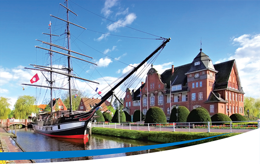 Flusshaus und Boot