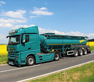 Tankwagen auf der Landstraße