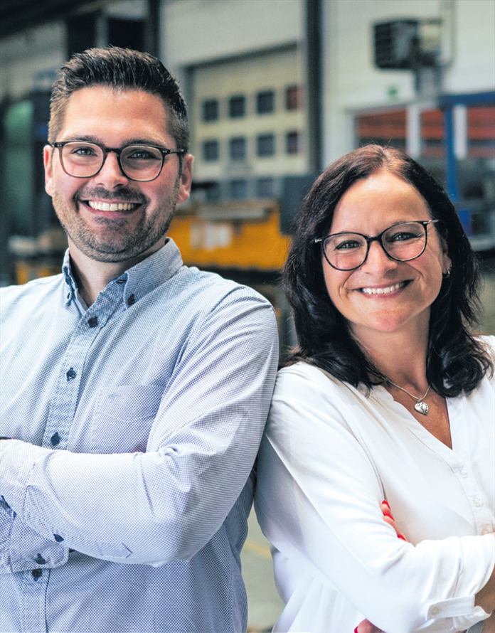 Geschäftsleute in Fabrik