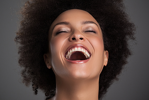 Dame mit dem offenen Mund