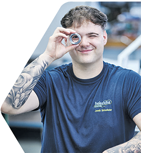 Zerspanungsmechaniker der Firma heinrichs drehteile GmbH & Co. KG