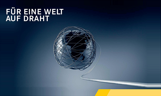 Globus mit Metalldraht umwickelt - Für eine Welt auf Draht