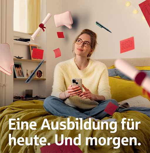 Junge Frau auf Bett - Eine Ausbildung für heute. Und morgen.
