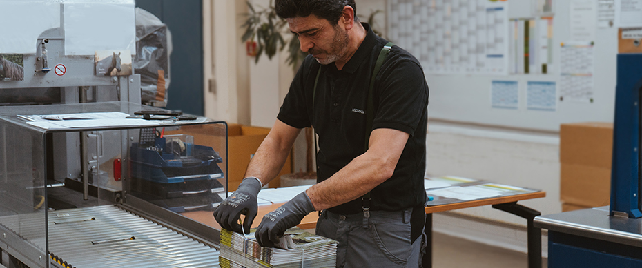 Mitarbeiter für die Druckweiterverarbeitung