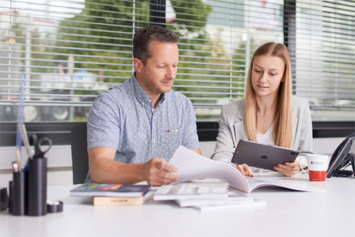 Mitarbeiter der Firma PRÜM-Türenwerk GmbH