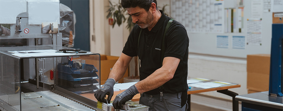 Mitarbeiter für die Druckweiterverarbeitung