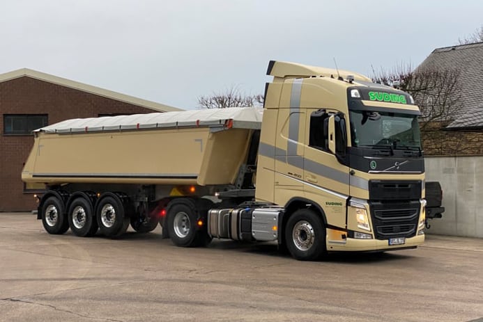 Suding Lkw mit Kipper-Auflieger