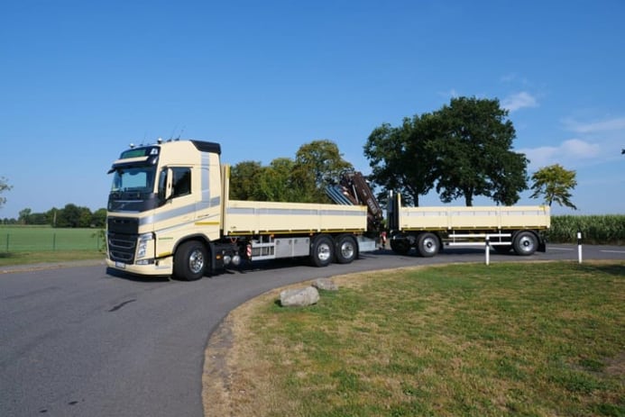 Suding Lkw mit Ladekran
