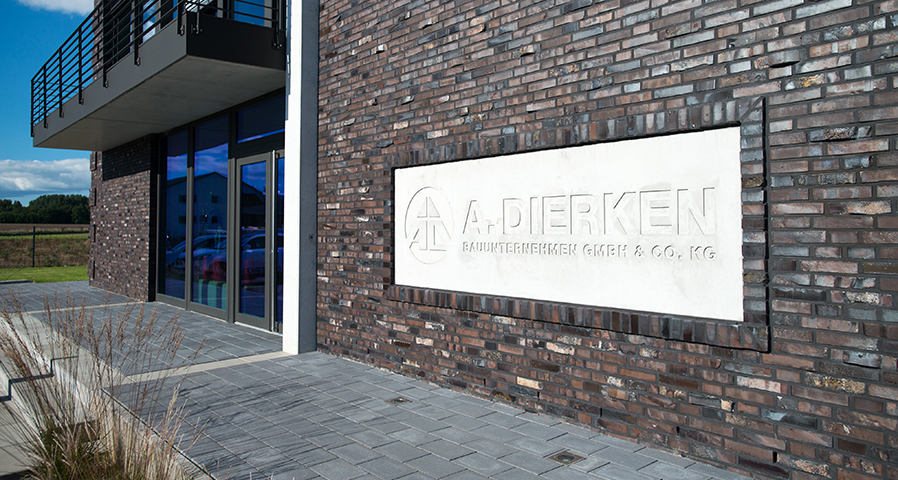 Firmenschild der Firma A. Dierken Bauunternehmen GmbH & Co. KG