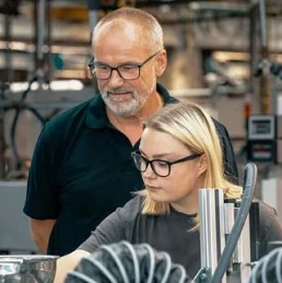 Team der Firma REHAU Industries SE & Co. KG
