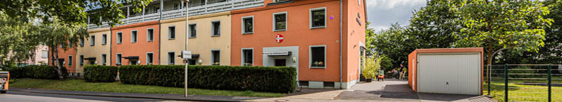 Hausfassade mit Garage