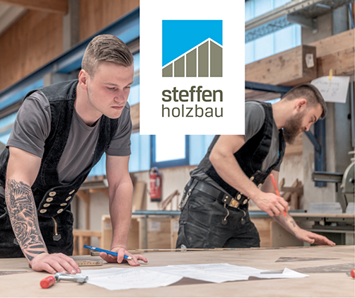Steffen Holzbau - Zwei Handwerker in Werkstatt