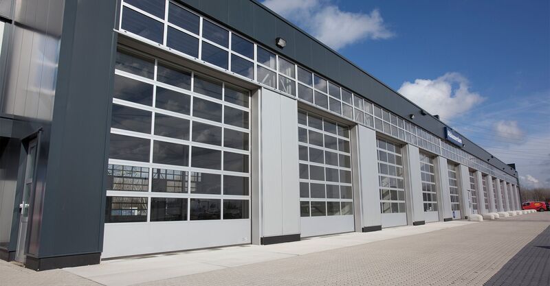 Garage mit vielen Türen