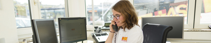 Frau telefoniert