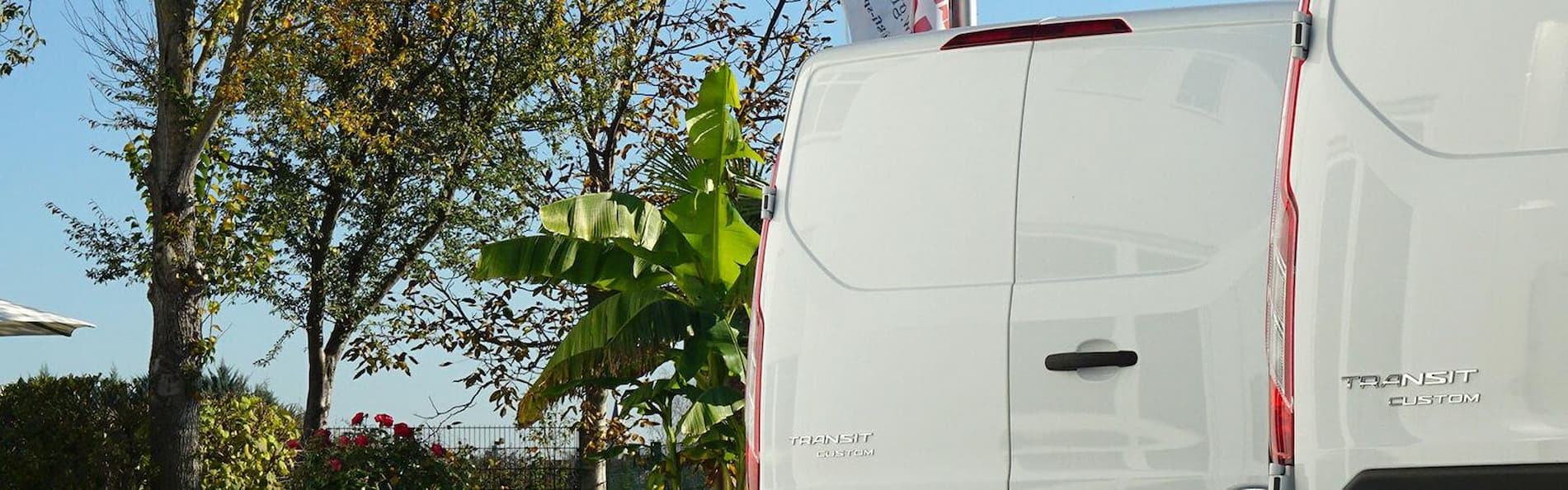 Weißer Lieferwagen