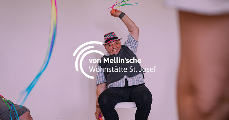 Mann auf dem Stuhl