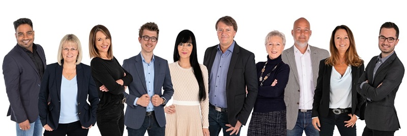 Zehn Personen, Männer und Frauen