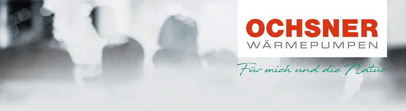 Ochsner Wärmepumpen - Verschwommene Menschen in Hintergrund