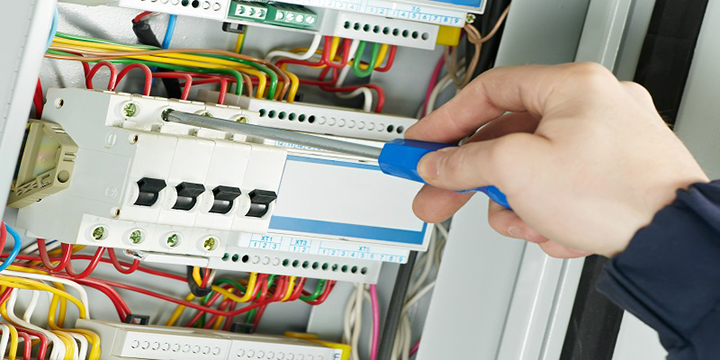 Arbeiten am Schaltschrank