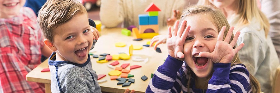 Lehrer und Kinder