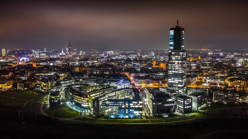Kölner Skyline bei Nacht