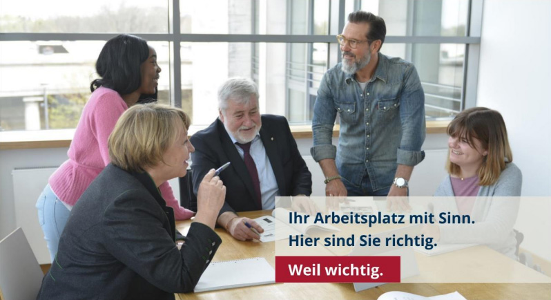 Mitarbeiter in der Versammlung - Ihr Arbeitsplatz mit Sinn. Hier sind Sie richtig. Weil wichtig.