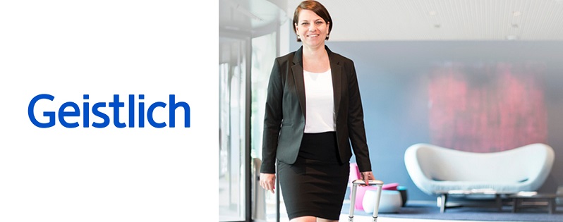 Geschäftsfrau mit Koffer