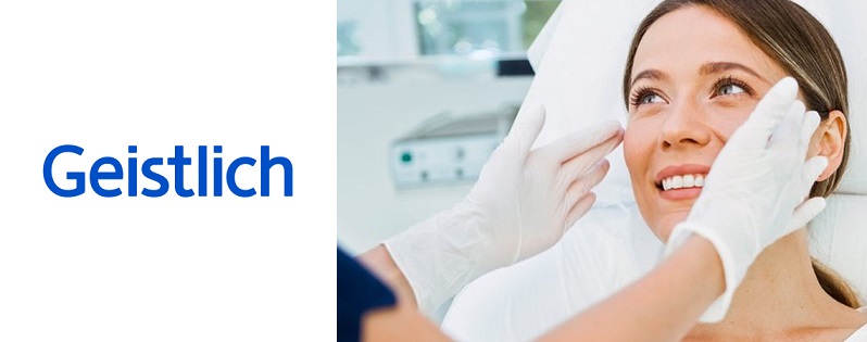 Frau bei Hautbehandlung