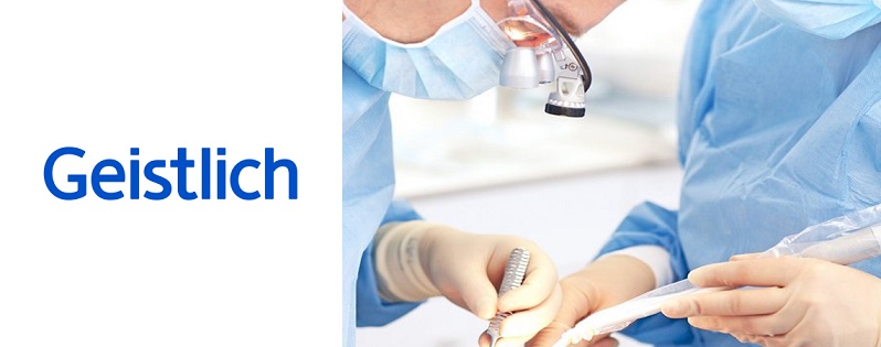 Zahnärzte bei Operation