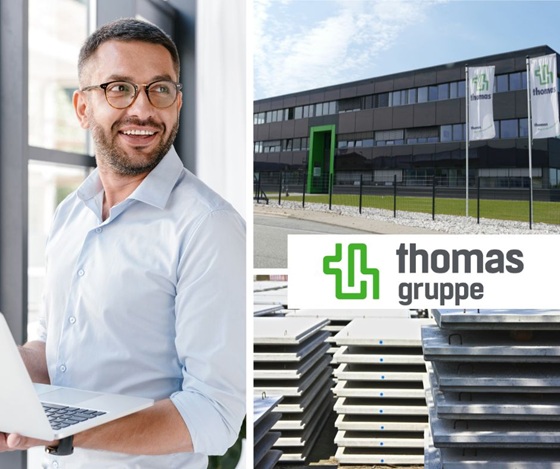 Mann mit Laptop, Firmengebäude