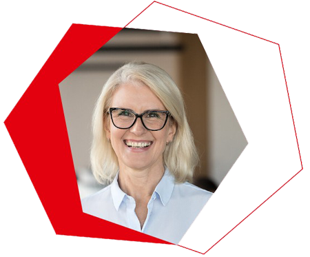 Lächelnde Frau mit Brille