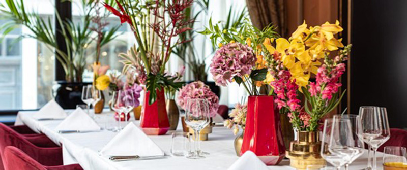 Blumen auf dem Tisch