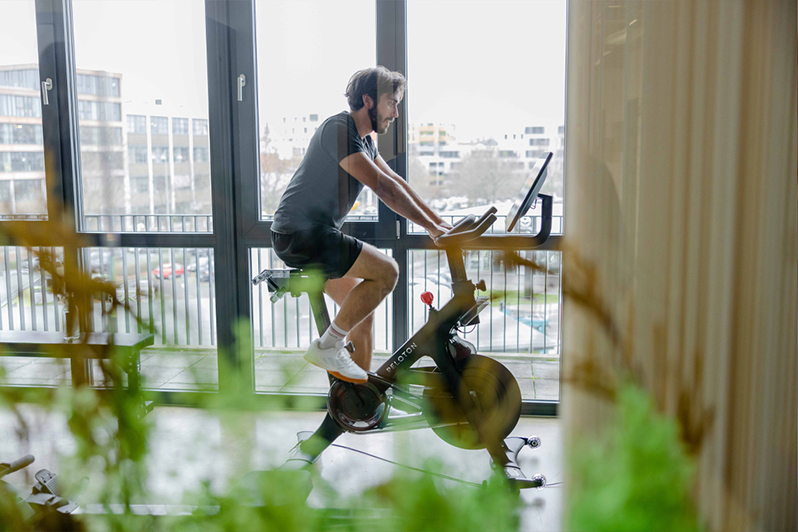Mitarbeiter beim Indoor-Cycling