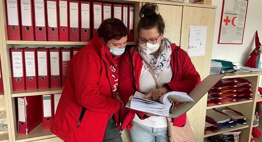 Frauen mit medizinischen Masken
