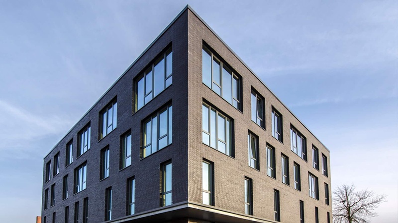 Bürogebäude mit Ziegelfassade
