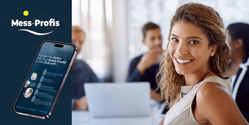 Frau lächelt im Büromeeting