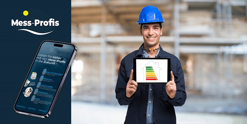 Handwerker zeigt Energieeffizienz auf Tablet