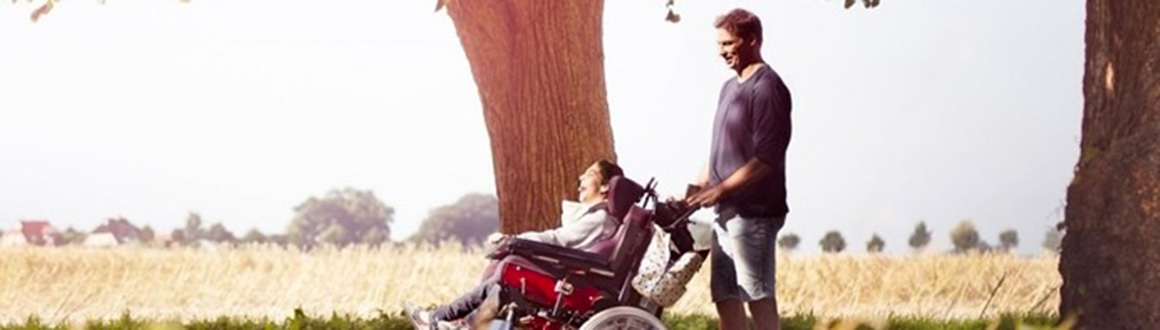 Ein Vater mit einem behinderten Kind