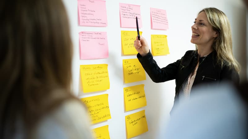 Zwei Frauen - sxces Communication AG