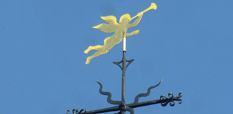 Wetterfahne Engel auf Kirchendach