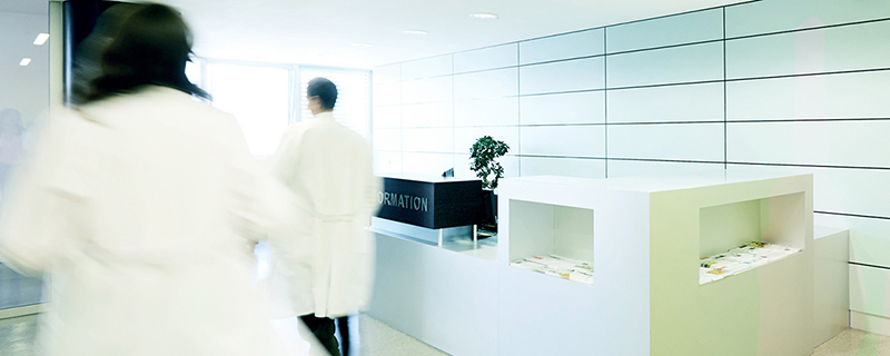 Informationsschalter in einer Klinik