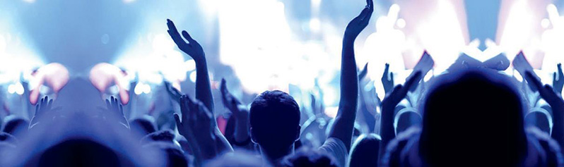 Menschen beim Konzert