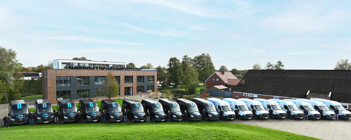Firmenstandort mit Servicefahrzeugflotte