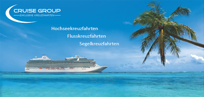 Kreuzfahrtschiff auf dem Wasser neben einer Palme