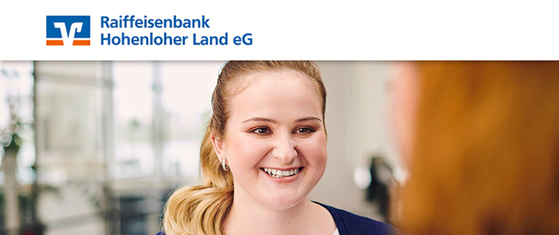 junge Dame mit blondem Haar - Raiffeisenbank Hohenloher Land eG