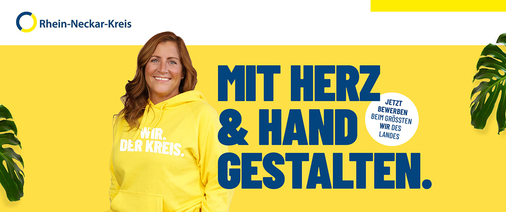 Rhein-Neckar-Kreis - Frau im gelben Hoodie - Jetzt bewerben beim grössten wir des Landes. - MIT HERZ & HAND GESTALTEN.