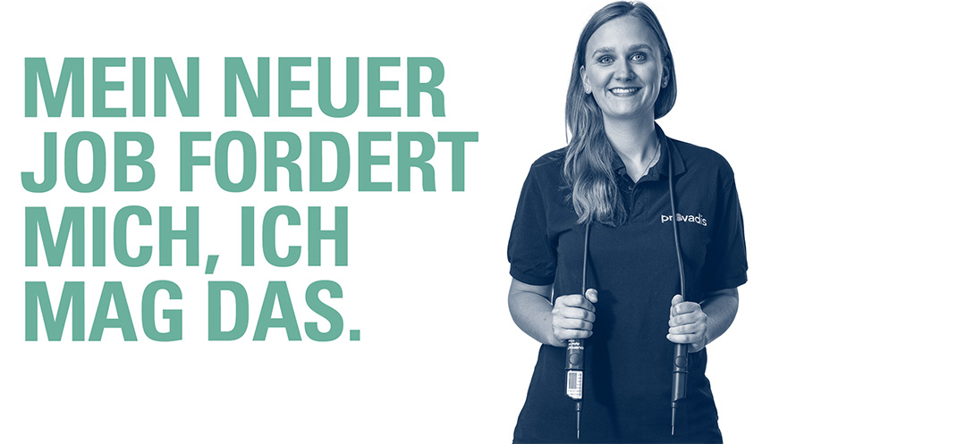 Lächelnde Frau - MEIN NEUER JOB FORDERT MICH, ICH MAG DAS.