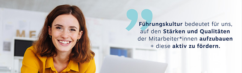 Frau - Führungskultur bedeutet für uns, auf den Stärken und Qualitäten der Mitarbeiter*innen aufzubauen + diese aktiv zu fördern.