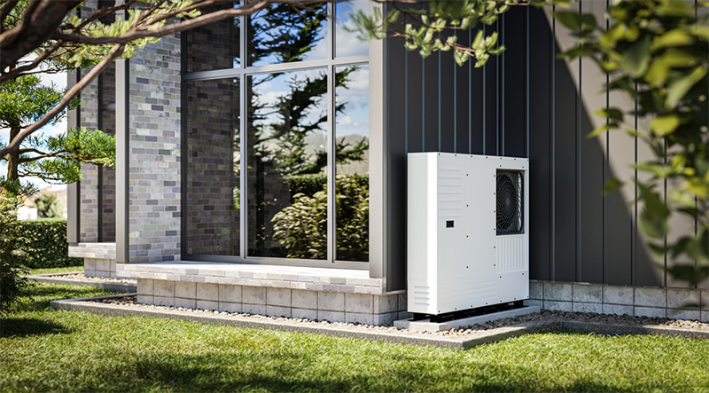 Wärmepumpe neben dem Haus